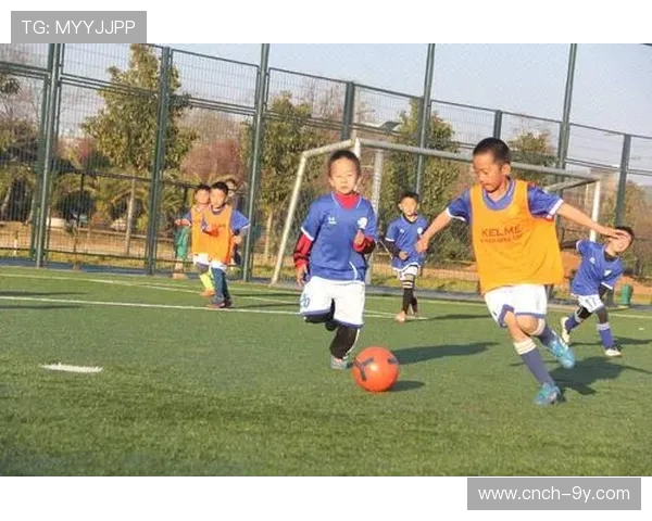 幼儿足球基础训练教程:培养运动兴趣与技巧的入门指南